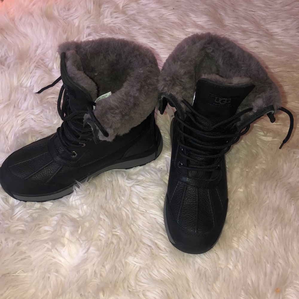 Size 7.5 brand new water proof winter boots.